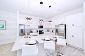 House - Upstay Mansion w Cinema Games Pool- Sleeps 26 (Kissimmee)