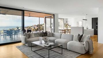 House | 5 bedrooms, high-speed internet