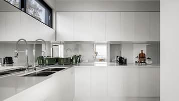 House | 5 bedrooms, high-speed internet