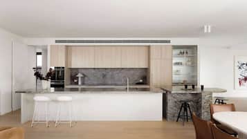 Casa | 5 quartos, acesso à internet de alta velocidade