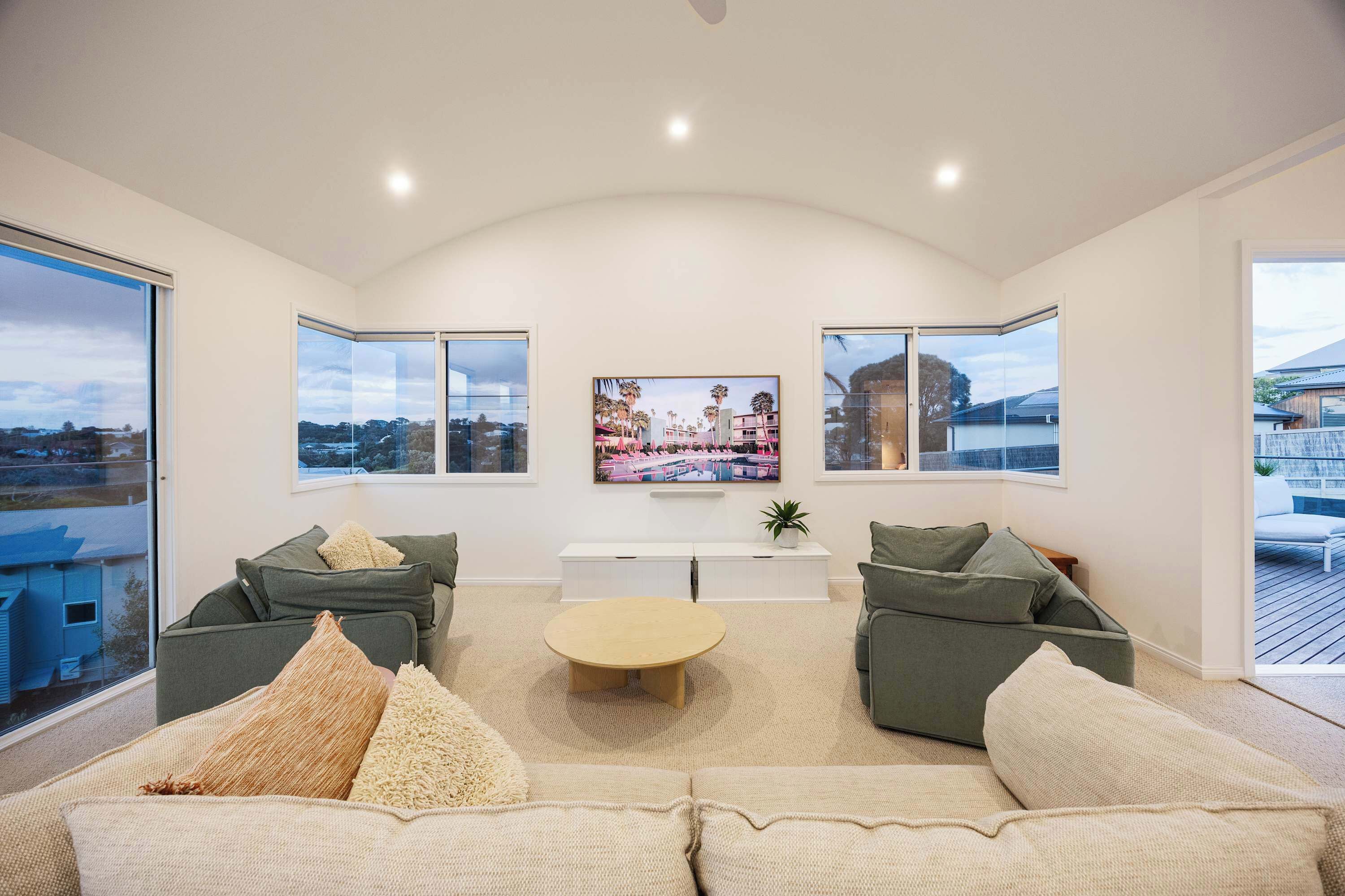 4 عدّة غرف نوم وخدمة الإنترنت