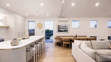 4 bedrooms, Internet