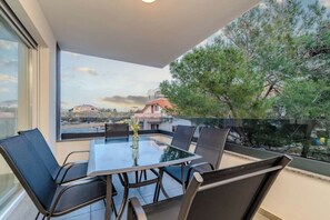 Outdoor dining - Villa Anita apartments 1 (Novalja)
