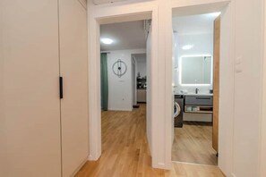 A hallway leading to a bathroom with a mirror and a sink. - Villa Anita apartments 2 (Novalja)