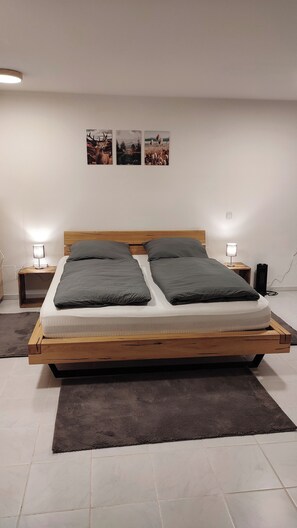 WiFi, bed sheets