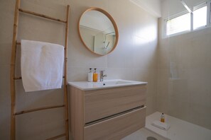 House | 3 bedrooms, desk - Villa Jasmin by Atlantic Holiday (Santa Cruz)