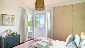 Villa | 3 bedrooms, desk