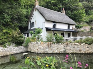 Exterior - Spring Cottage, scenic holiday cottage near the coast (West Lulworth)
