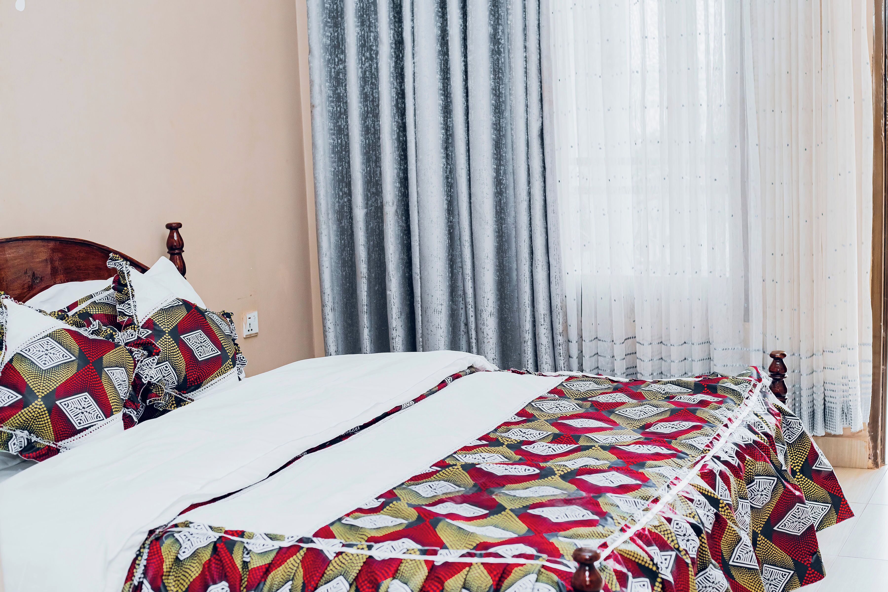 4 bedrooms, iron/ironing board, bed sheets