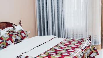 4 bedrooms, iron/ironing board, bed sheets