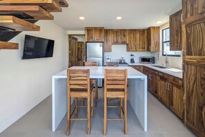 Private kitchen - Cozy, quiet loft house 1-bedroom, 1-sofe-bed, San Juan del Sur, AC, hot water (San Juan del Sur)