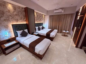 Tremannsrom – familie | Skrivebord, skrivebord for bærbar PC og wi-fi (inkludert)