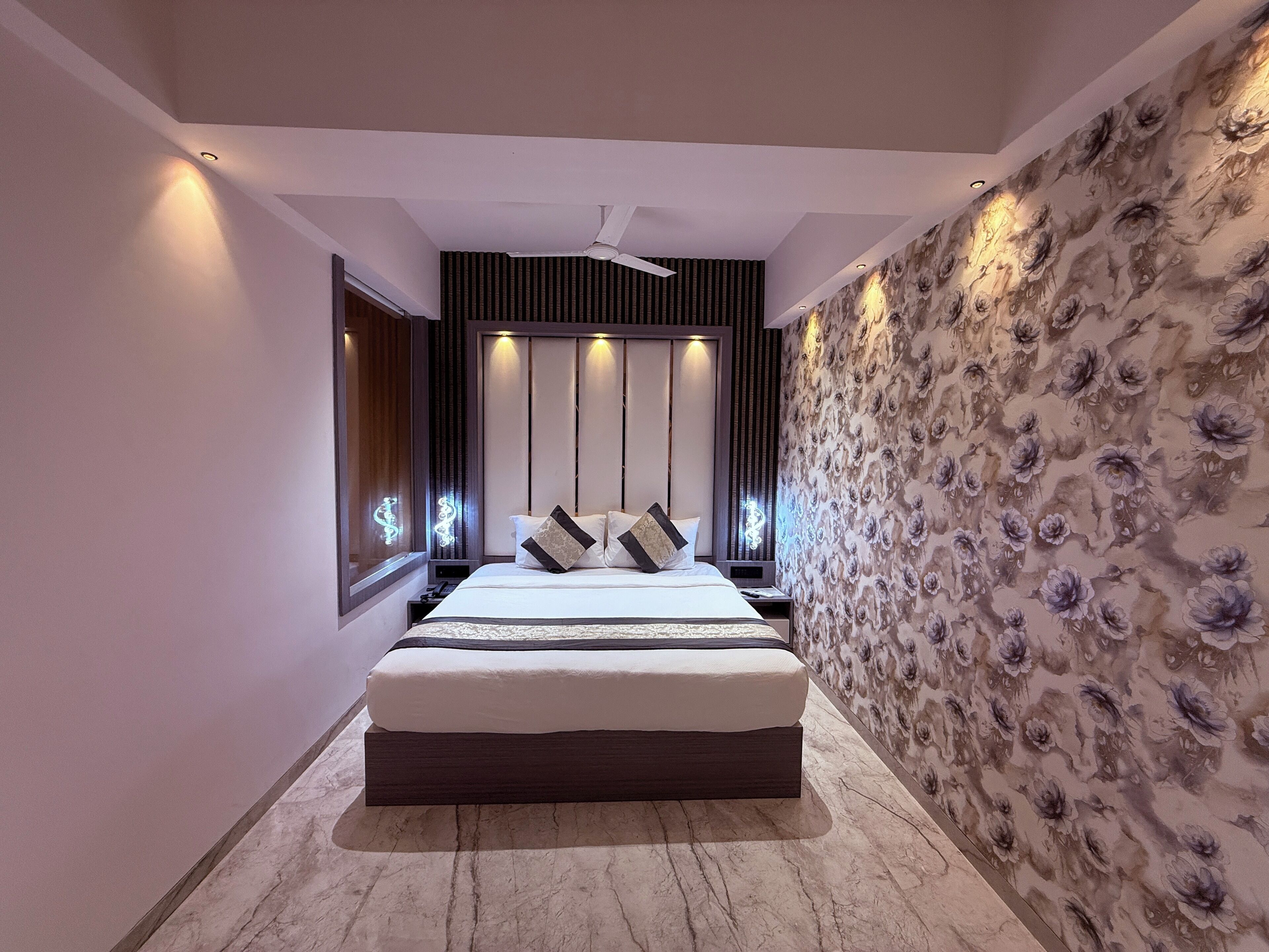 Habitación de lujo | Escritorio, espacio para trabajar con un portátil, wifi gratis