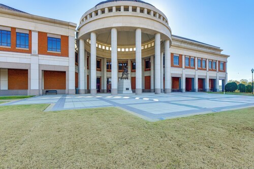 1 Mi to Chattahoochee Riverwalk: Cozy Home Base