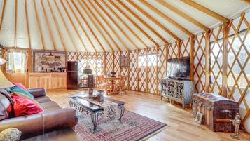 House (1 Bedroom) | Interior