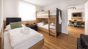 Berços (sobretaxa), Wi-Fi de cortesia, roupa de cama