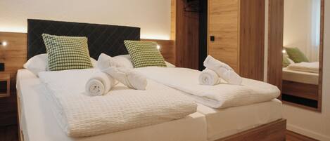 Cribs/infant beds, free WiFi, bed sheets