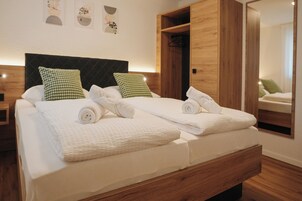 Cunas (de pago), wifi gratis, ropa de cama