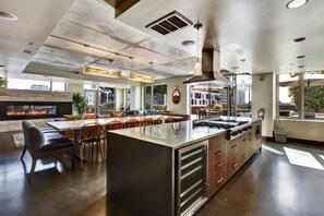 Fridge, microwave, oven, stovetop - Spacious 2BR | Full Kitchen | Laundry | Pool | Gym (San Jose)