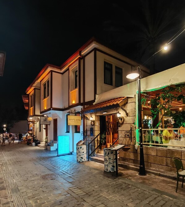 المنشأة من الخارج