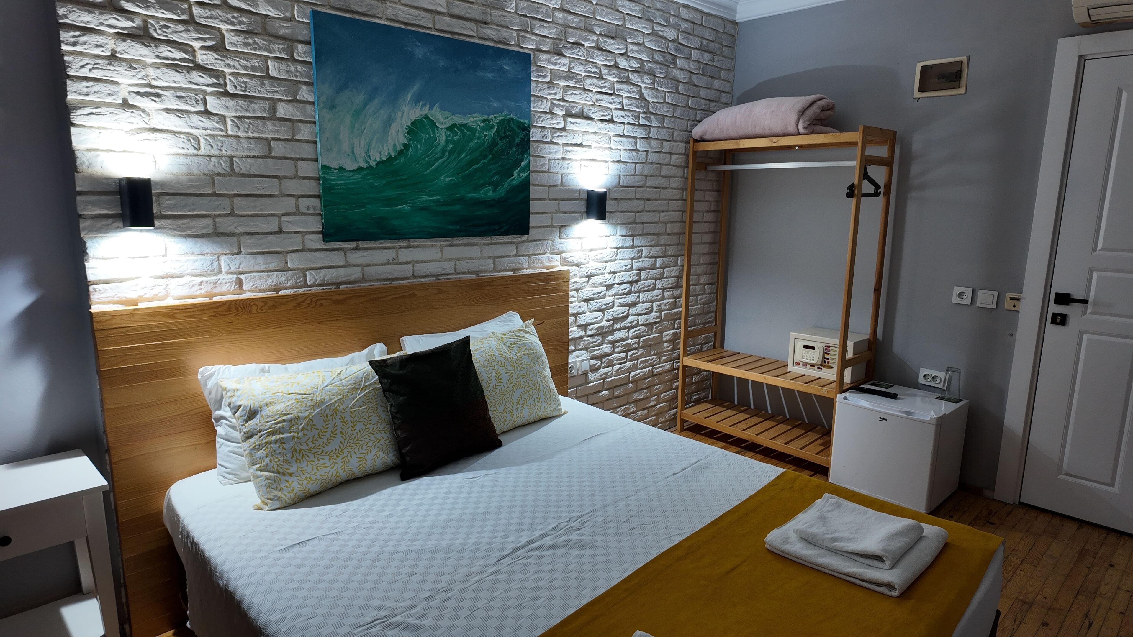 Chambre Confort avec lits jumeaux, vue ville | Wi-Fi gratuit