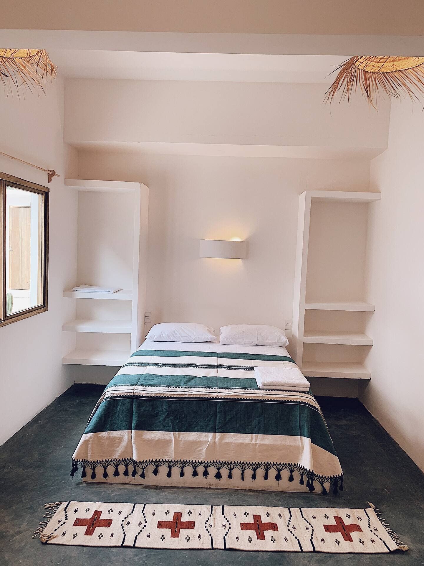 Klassieke tweepersoonskamer, uitzicht op zwembad | Verduisterende gordijnen, een strijkplank/strijkijzer, gratis wifi