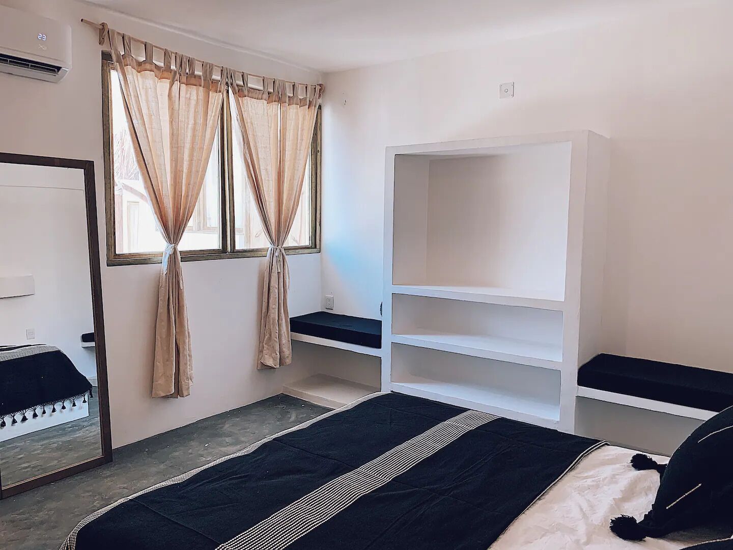 Classic-Doppelzimmer, Poolblick | Verdunkelungsvorhänge, Bügeleisen/Bügelbrett, kostenloses WLAN