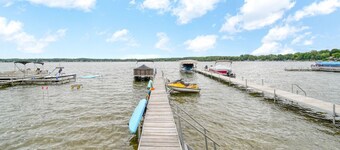 Round Lake Family Retreat Sleeps 10