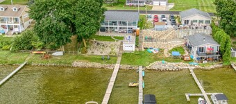 3-bedroom lake house in tranquil on Round Lake Sleeps 10