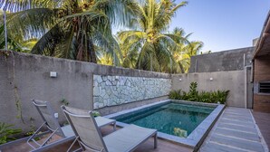 A swimming pool with a stone wall and palm trees in the background. - House w/ Pool 140m From the Beach Clb0002 (São Miguel dos Milagres)