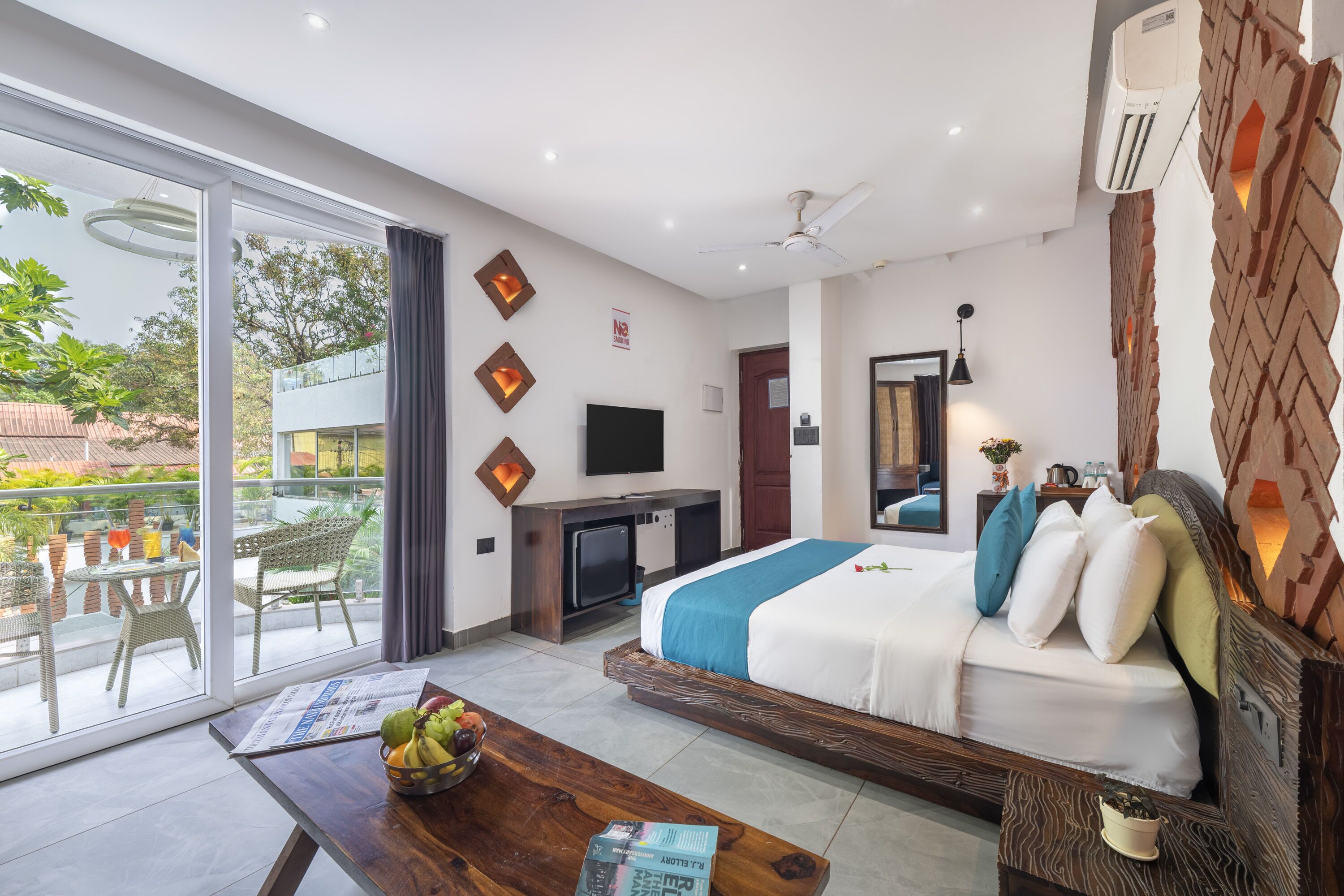 Superior Room, Balcony, Pool View | Free WiFi