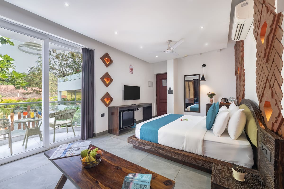 Superior Room, Balcony, Pool View | Free WiFi