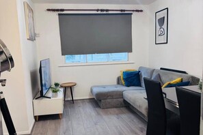 Living area - Oakley Retreat in Grays (Grays)