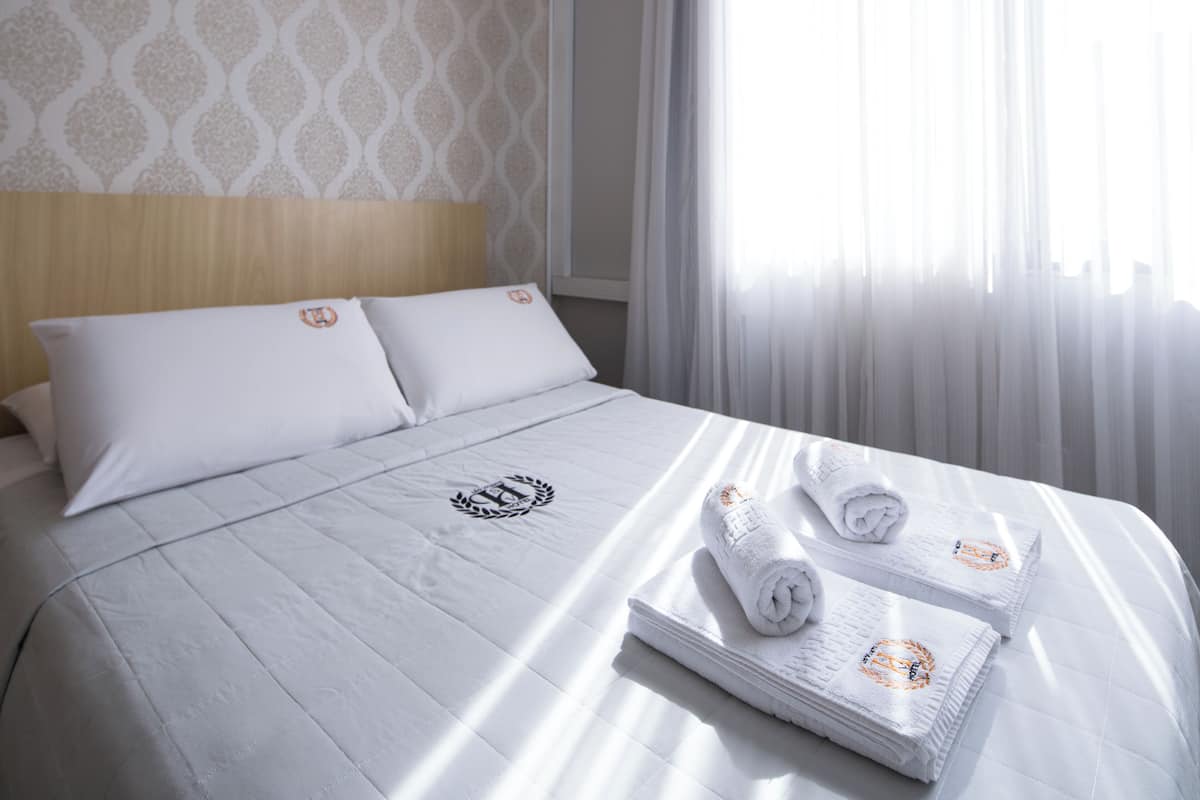 Standard Double Room | Desk, laptop workspace, free WiFi