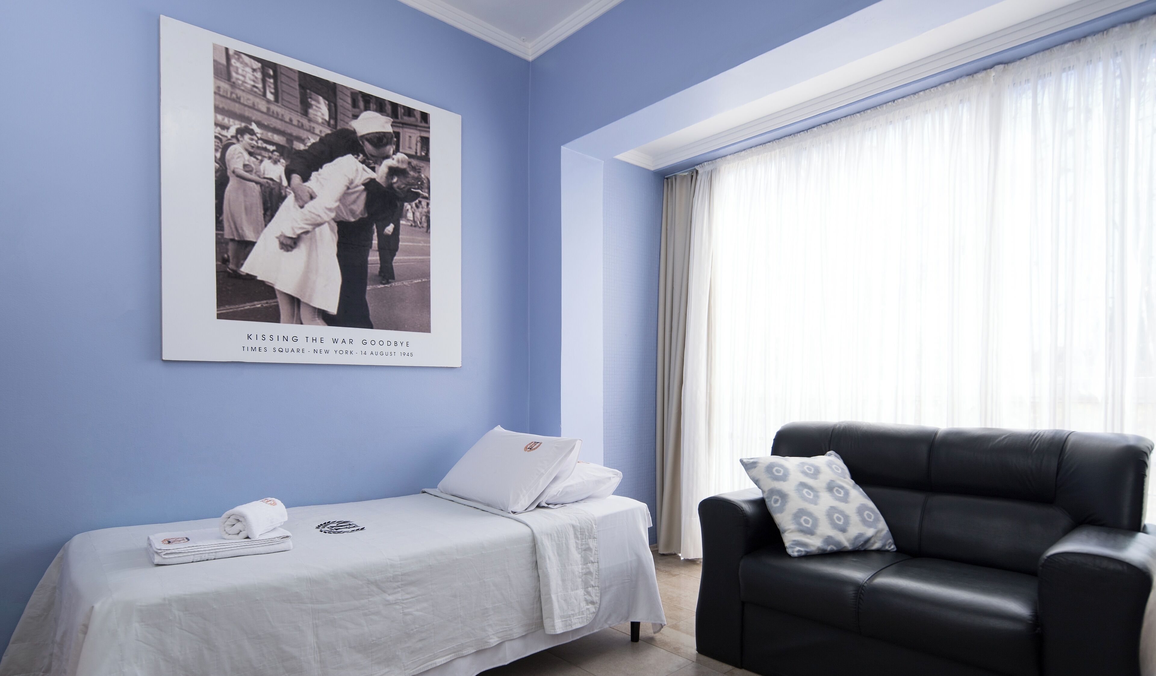 غرفة عادية فردية | مكتب ومساحة عمل للكمبيوتر المحمول وواي فاي مجانًا