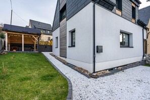 Property grounds - Ferienhaus Anton Günther – Komfort im Erzgebirge mit Garten und Parkplatz (Bernsbach)
