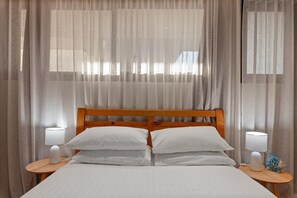 Apartment | 1 bedroom, bed sheets - Modern 1-bed With Tamarama Beach Views (Sydney)