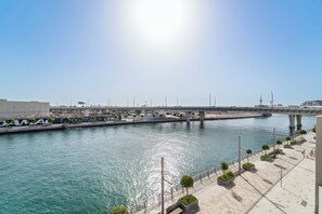 Terrace/patio - 2BR M Room CF7 B Partial Canal View (Dubai)