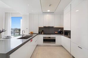 Private kitchen - 2BR M Room CF7 B Partial Canal View (Dubai)