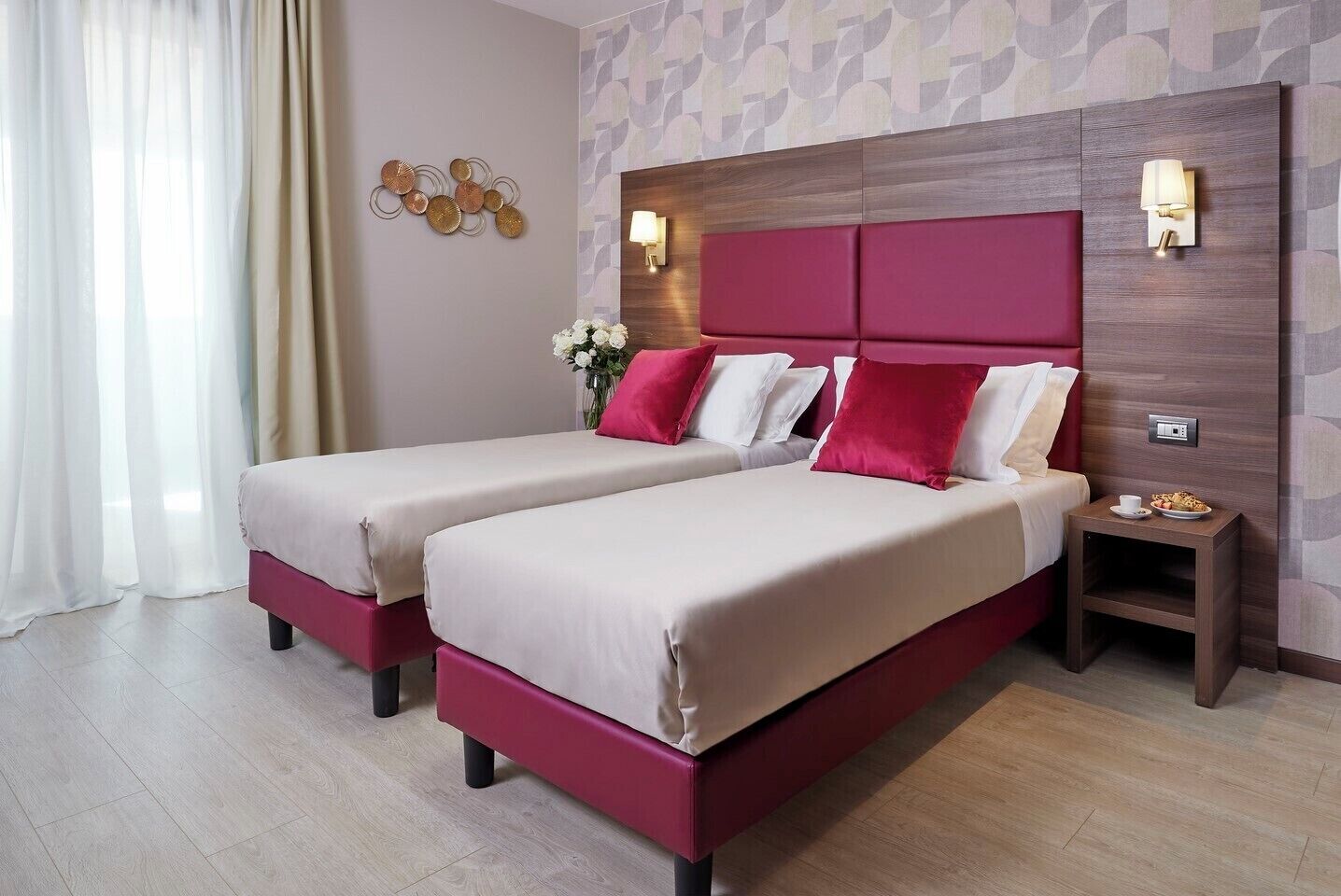 经典双人房或双床房, 阳台 | 迷你吧、客房内保险箱、隔音、免费 WiFi