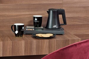 Habitación clásica doble, balcón | Minibar, caja fuerte, sistema de insonorización y wifi gratis