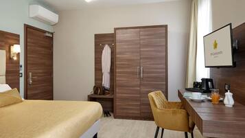 Minibar, in-room safe, soundproofing, free WiFi