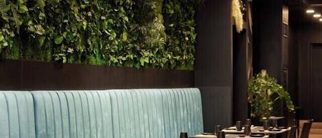 客室内のダイニングエリア