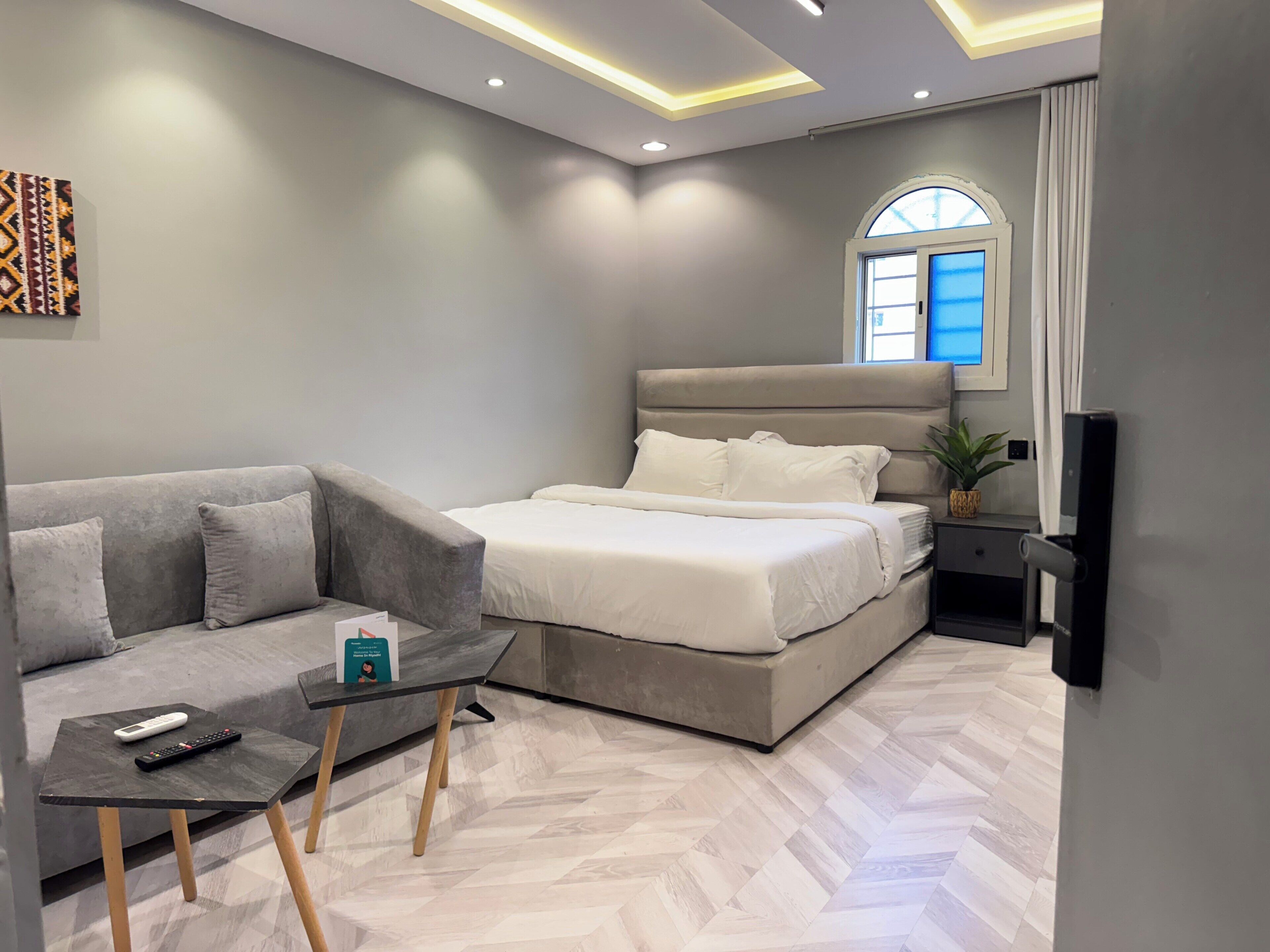 Iron/ironing board, WiFi