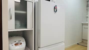 Lapis House 101, Non Smoking | Private kitchen | Fridge, microwave, stovetop, cookware/dishes/utensils