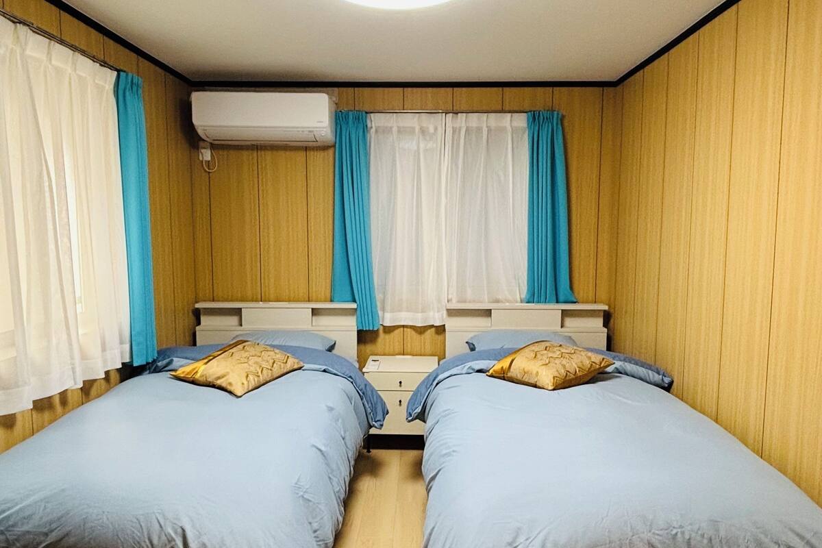 Standard House, City View | Desk, laptop workspace, free WiFi