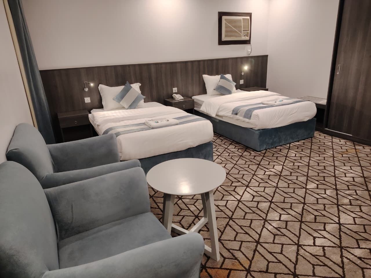 Design tvåbäddsrum - flera sängar | Strykjärn/strykbräda och gratis wi-fi