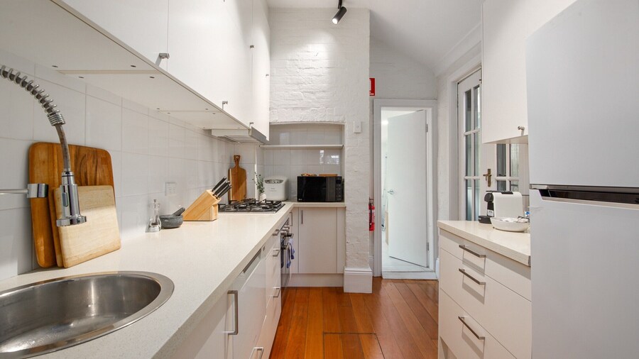 Stylish 2-bed House With Private Courtyard