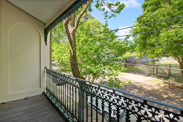 Unclassified image, 1 of 14, button - Stylish 2-bed House With Private Courtyard (Sydney)