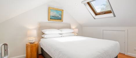 2 bedrooms, laptop workspace, bed sheets